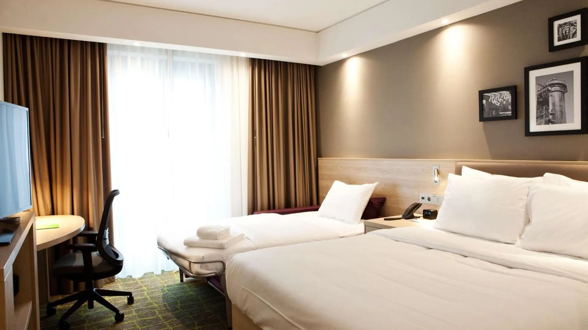 Hampton By Hilton Dortmund Phoenix See Germany